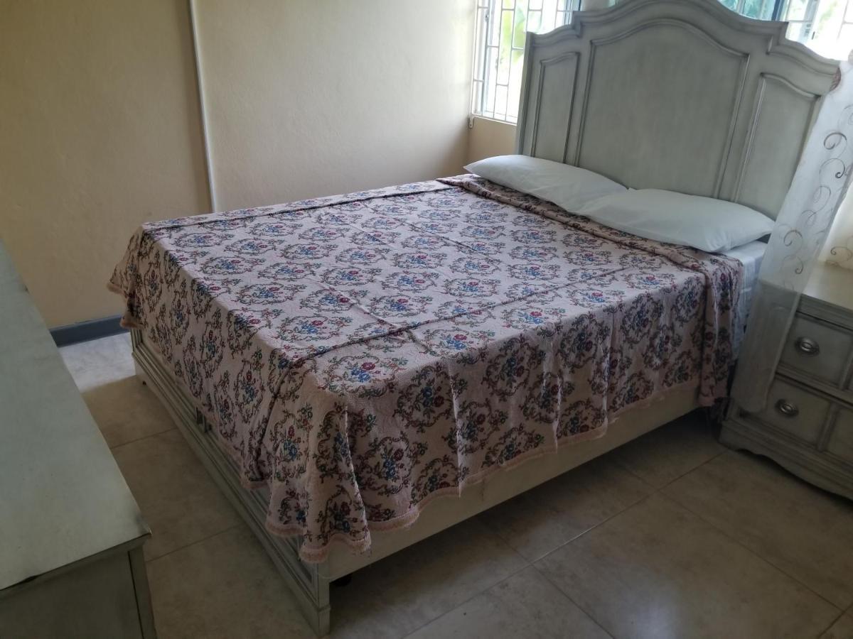 Chaudhry House Montego Bays- 2nd Floor Guest house Montego Bay