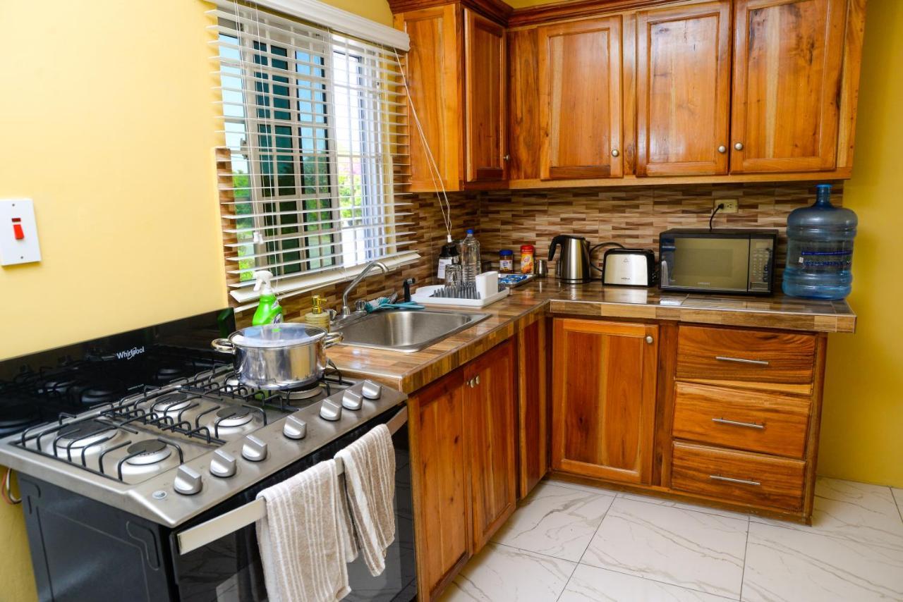 Three Palm Guest house Montego Bay