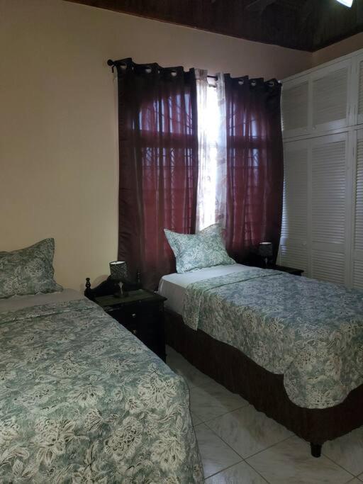 Prestige At Westgate Hills-4 Bedrooms With Dry Bar Villa Montego Bay