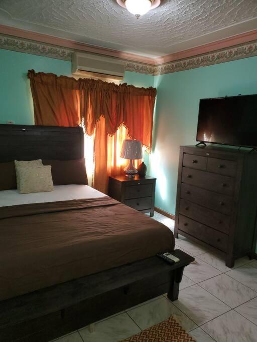 Prestige At Westgate Hills-4 Bedrooms With Dry Bar Villa Montego Bay