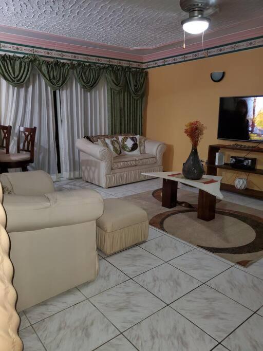 Villa Prestige At Westgate Hills-4 Bedrooms With Dry Bar Montego Bay