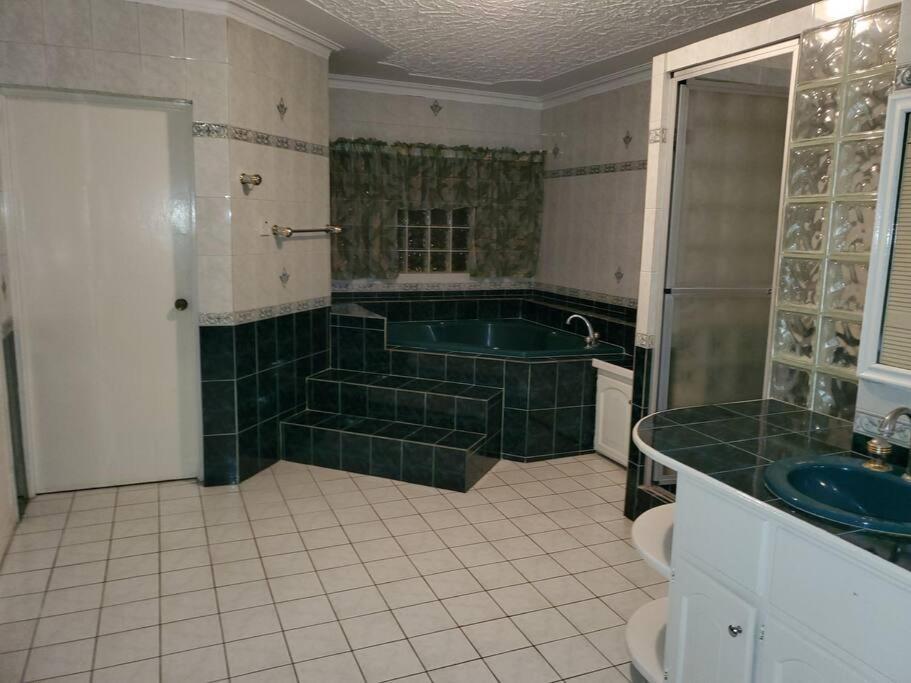 Prestige At Westgate Hills-4 Bedrooms With Dry Bar * Montego Bay
