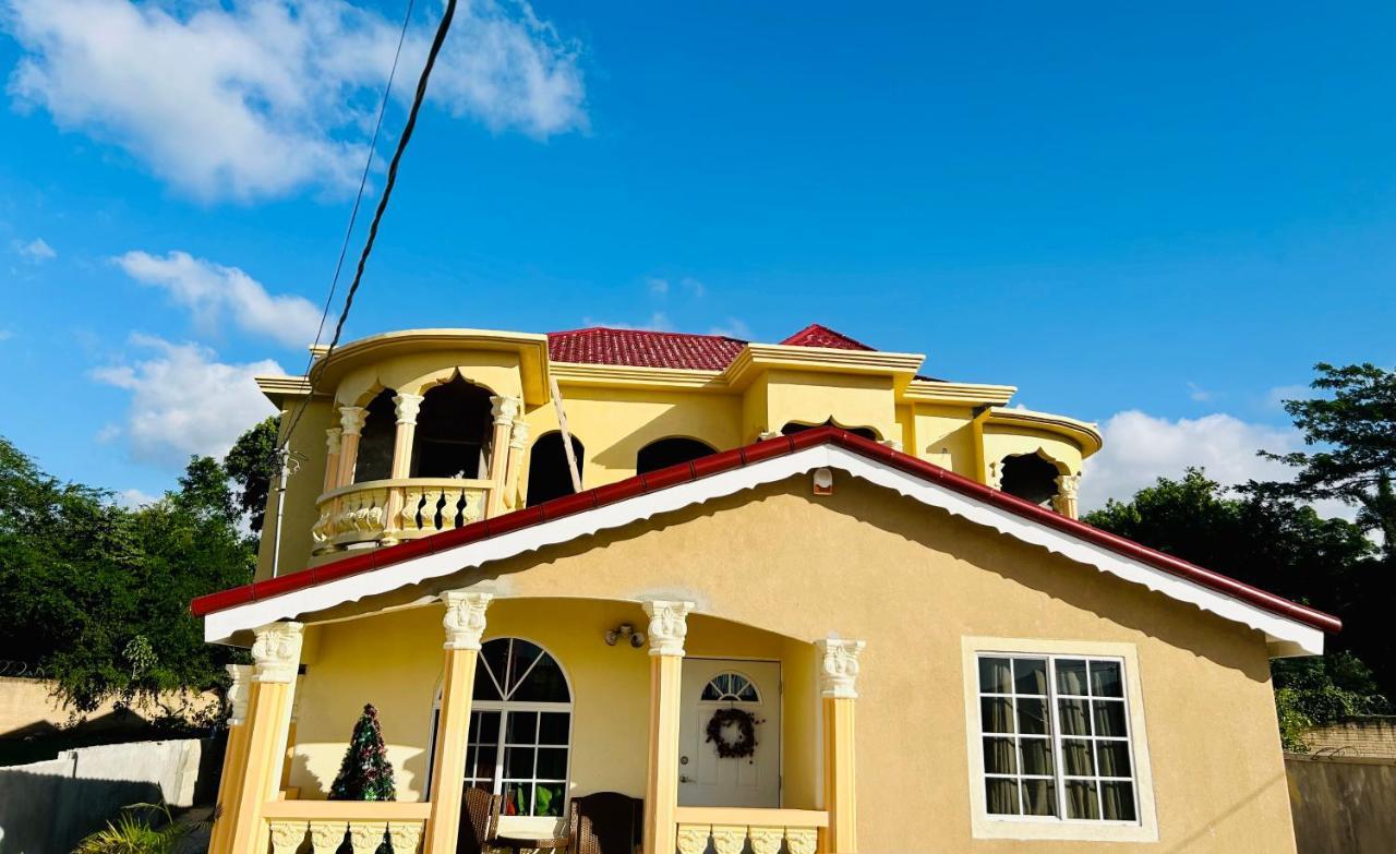 The Rest Stop-b- 15 Min From Airport/24hrs Security