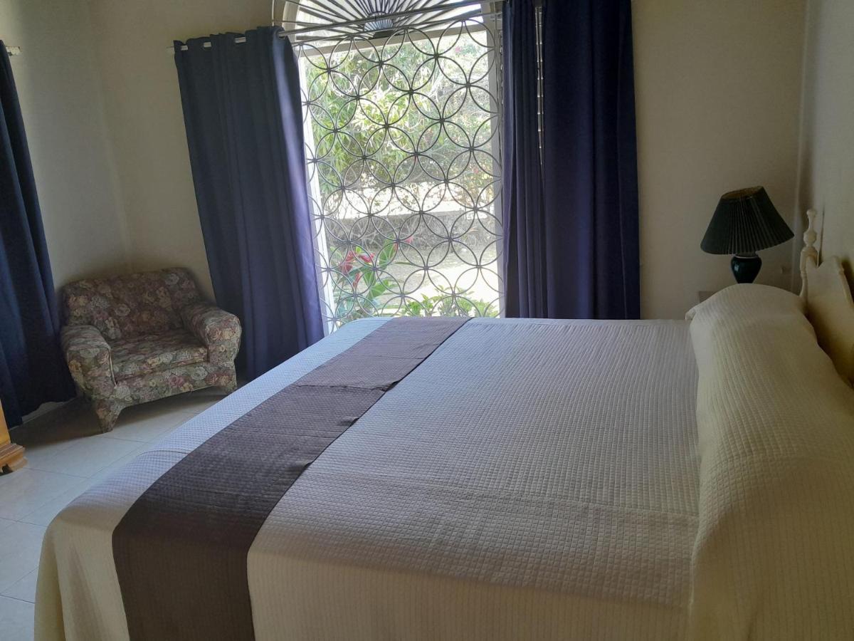 Chinnor-kent Ave Villa Montego Bay