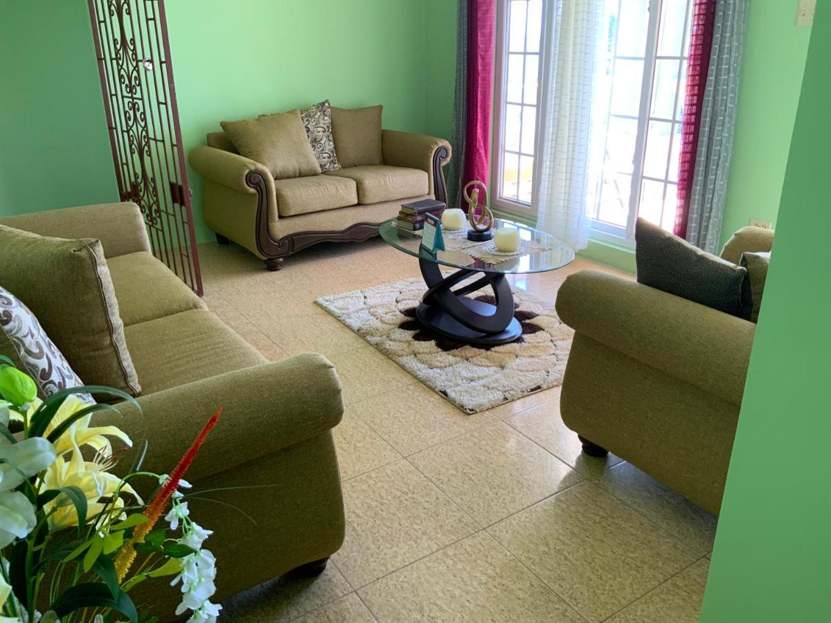 Poinciana House Casa de férias