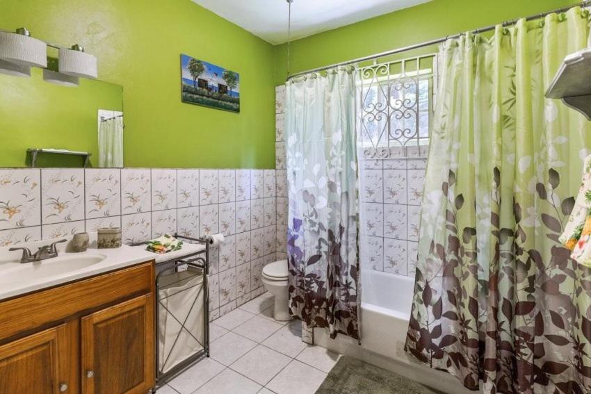 Yanceylargo Estate - Newly Renovated 7br Beautiful Two-story W Gorgeous Mountain View *