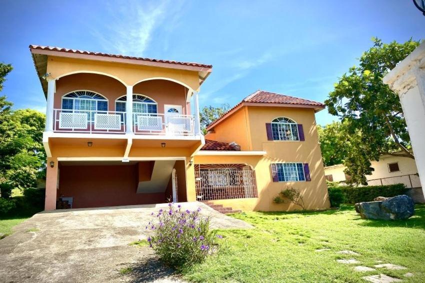 Villa Yanceylargo Estate - Newly Renovated 7br Beautiful Two-story W Gorgeous Mountain View *
