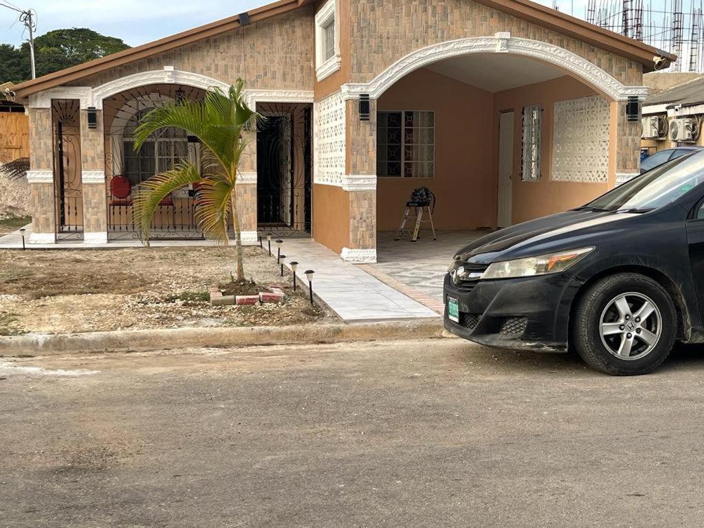 Cheerful 2bedroom 1bath, Wifi, Air Conditioning * Montego Bay
