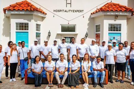 Villa Hospitality Expert Eden Luxe 1 Pool Chef *