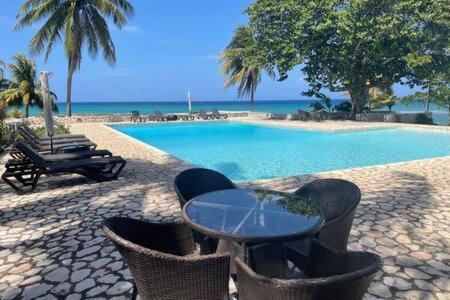 Hospitality Expert Mmc - Fun Pool Bar & *