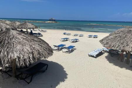 Hospitality Expert Mmc - Fun Pool Bar &