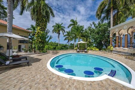 Hospitality Expert Mmc - Fun Pool Bar & * Montego Bay