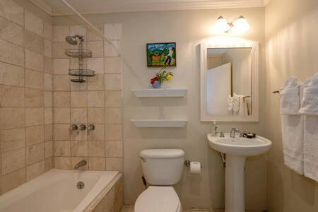 Villa Hospitalityexpert Charming 4 Bedroom Sleeps 10 - Pool Hot Tub & Private Chef