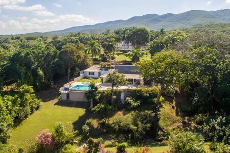 Hospitalityexpert Charming 4 Bedroom Sleeps 10 - Pool Hot Tub & Private Chef * Montego Bay