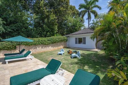 Hospitalityexpert Charming 4 Bedroom Sleeps 10 - Pool Hot Tub & Private Chef Villa