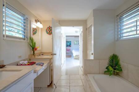 Villa Hospitalityexpert Charming 4 Bedroom Sleeps 10 - Pool Hot Tub & Private Chef *
