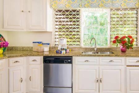 Hospitalityexpert Charming 4 Bedroom Sleeps 10 - Pool Hot Tub & Private Chef *