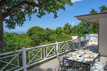Hospitalityexpert Charming 4 Bedroom Sleeps 10 - Pool Hot Tub & Private Chef