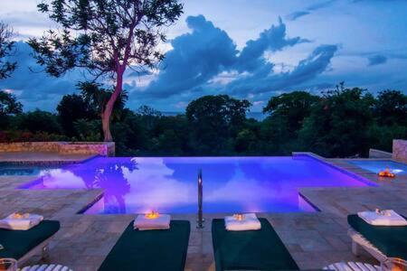Villa Hospitalityexpert Charming 4 Bedroom Sleeps 10 - Pool Hot Tub & Private Chef *