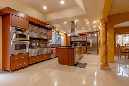 Hospitality Expert Stonehenge - 5br Mansion * Montego Bay
