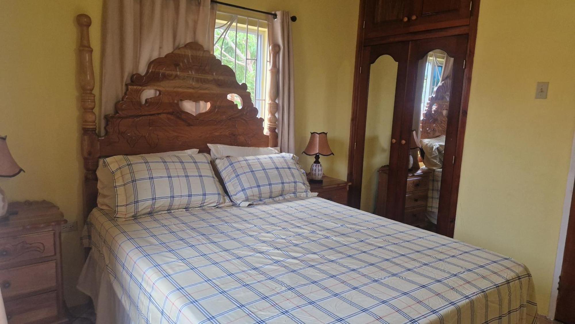Bev's Rosevilla Guest house *