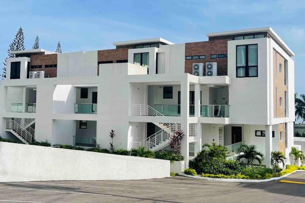 Apt 6ix - Modern And Airy @ Paradise Bay * Montego Bay