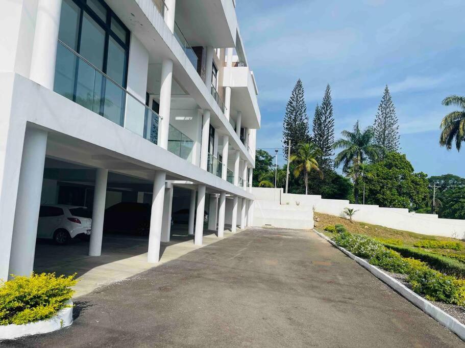 Apt 6ix - Modern And Airy @ Paradise Bay Montego Bay