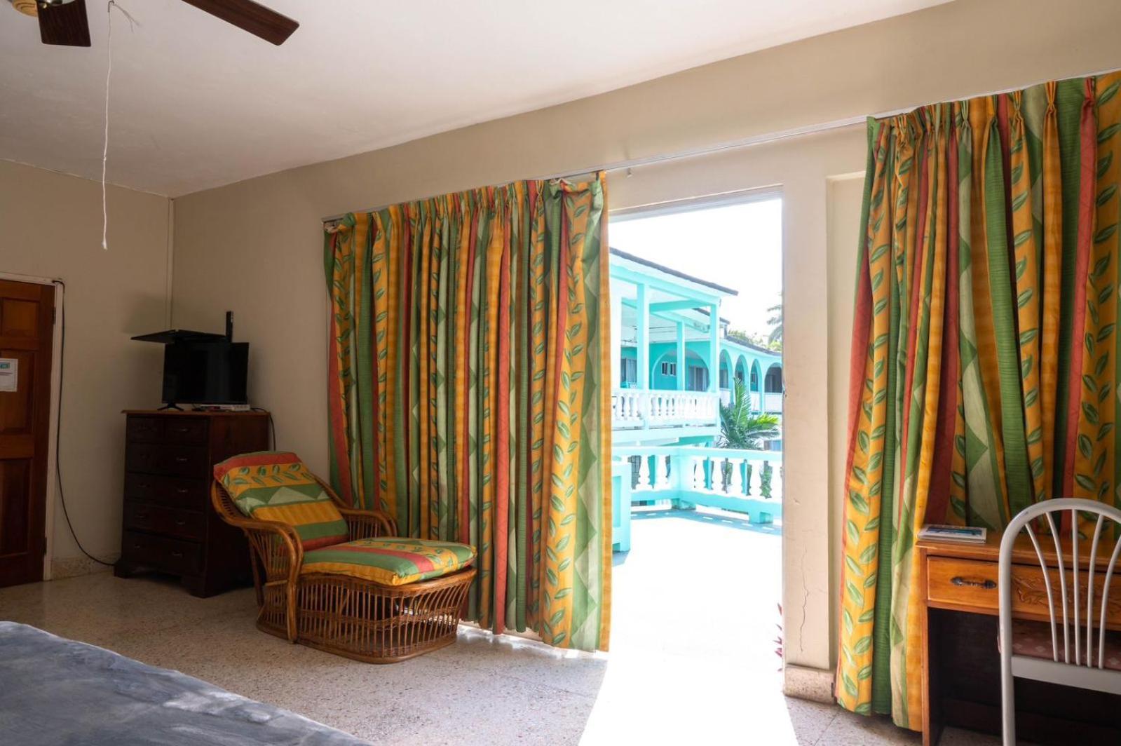 Ocean View King At Sahara * Montego Bay