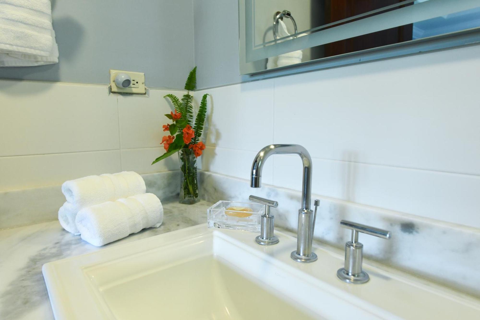 Afimi House 4br Beachfront * Montego Bay
