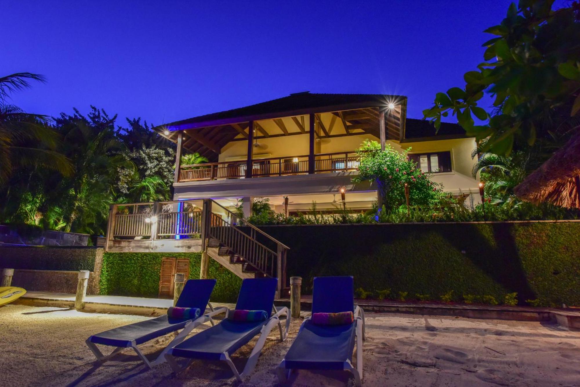 Afimi House 4br Beachfront Villa
