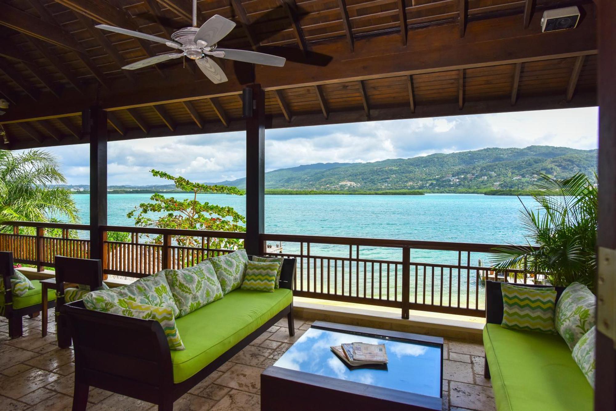Afimi House 4br Beachfront Villa *