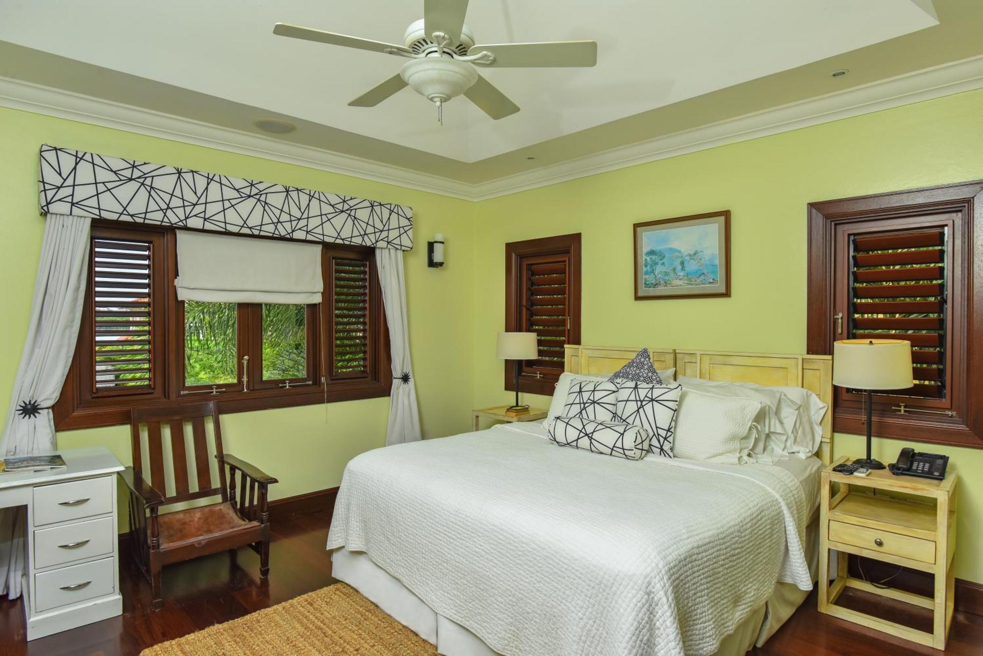 Afimi House 4br Beachfront Villa