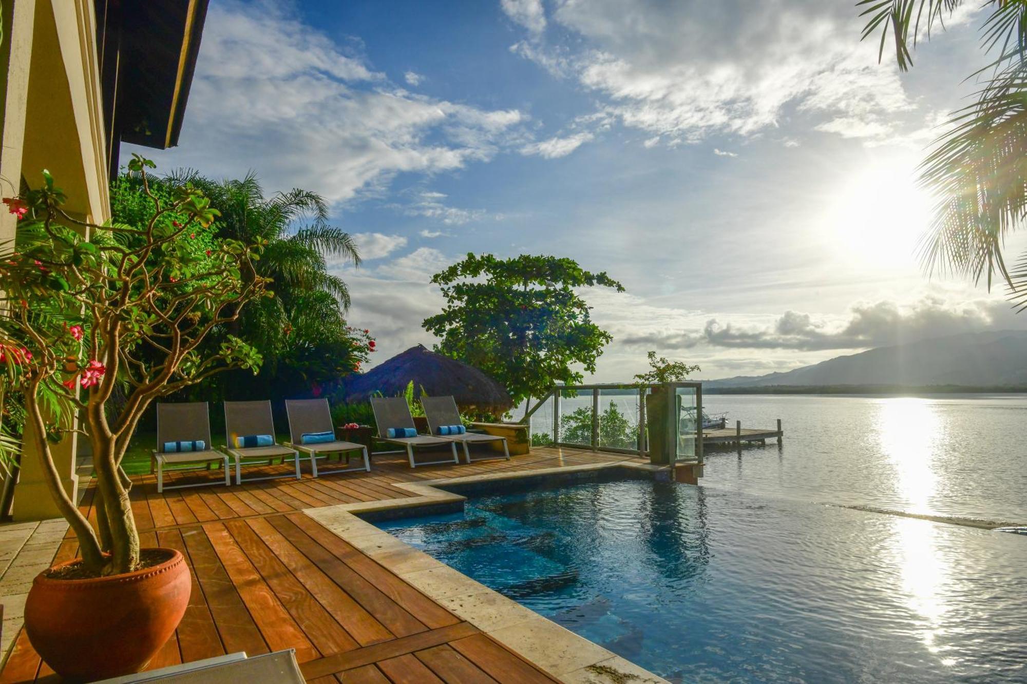 Afimi House 4br Beachfront