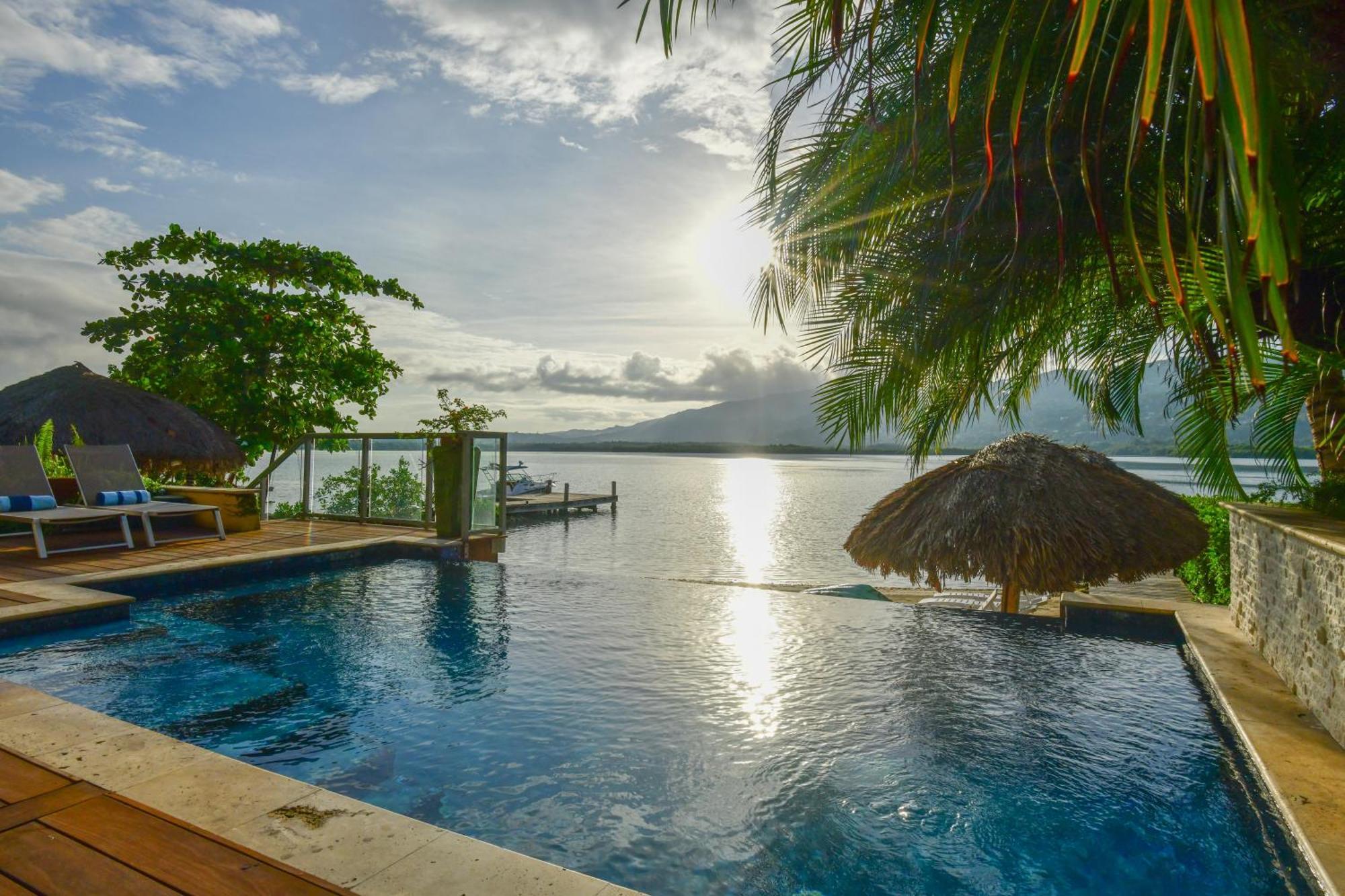 Villa Afimi House 4br Beachfront