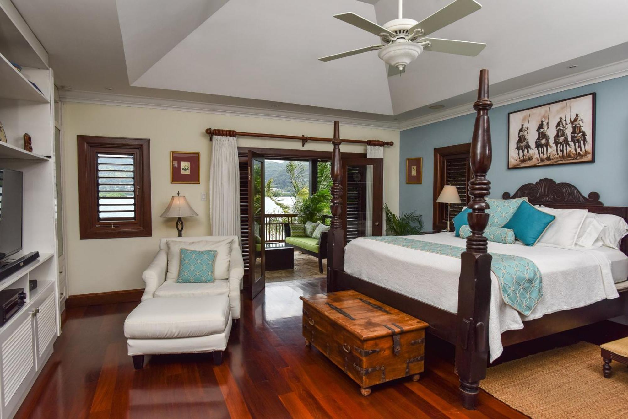 Afimi House 4br Beachfront