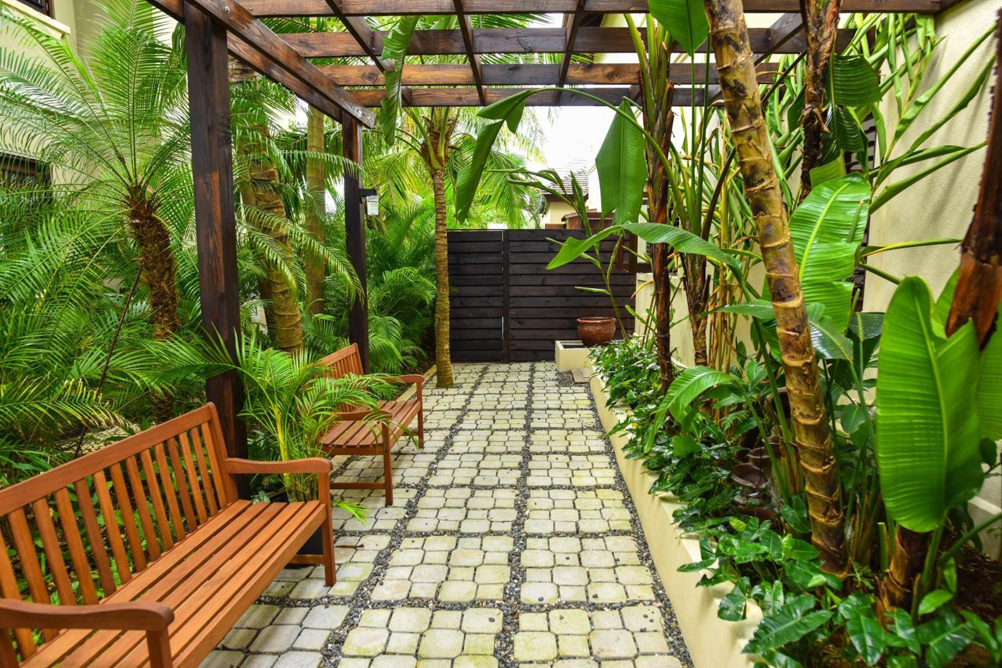 Afimi House 4br Beachfront Villa