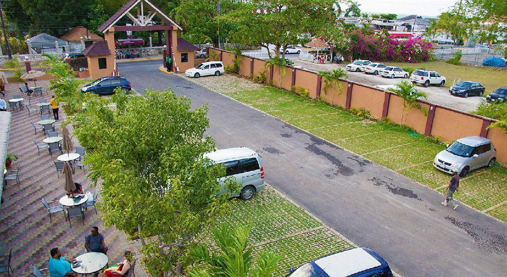 Donway, A Jamaican Style Village Montego Bay
