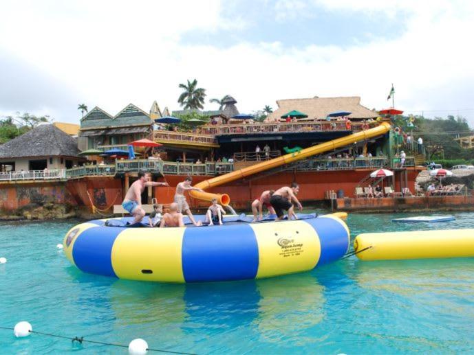 Hospitality Expert Greens 2br Pool Inn