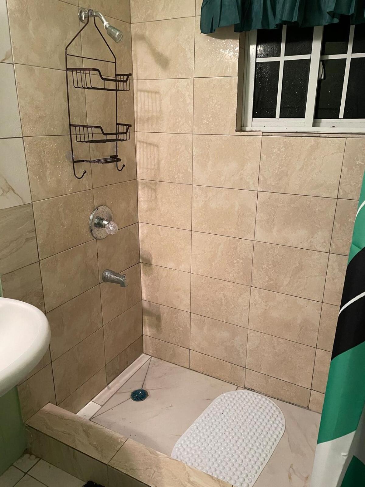 Jade Coast Getaway Near Apartment