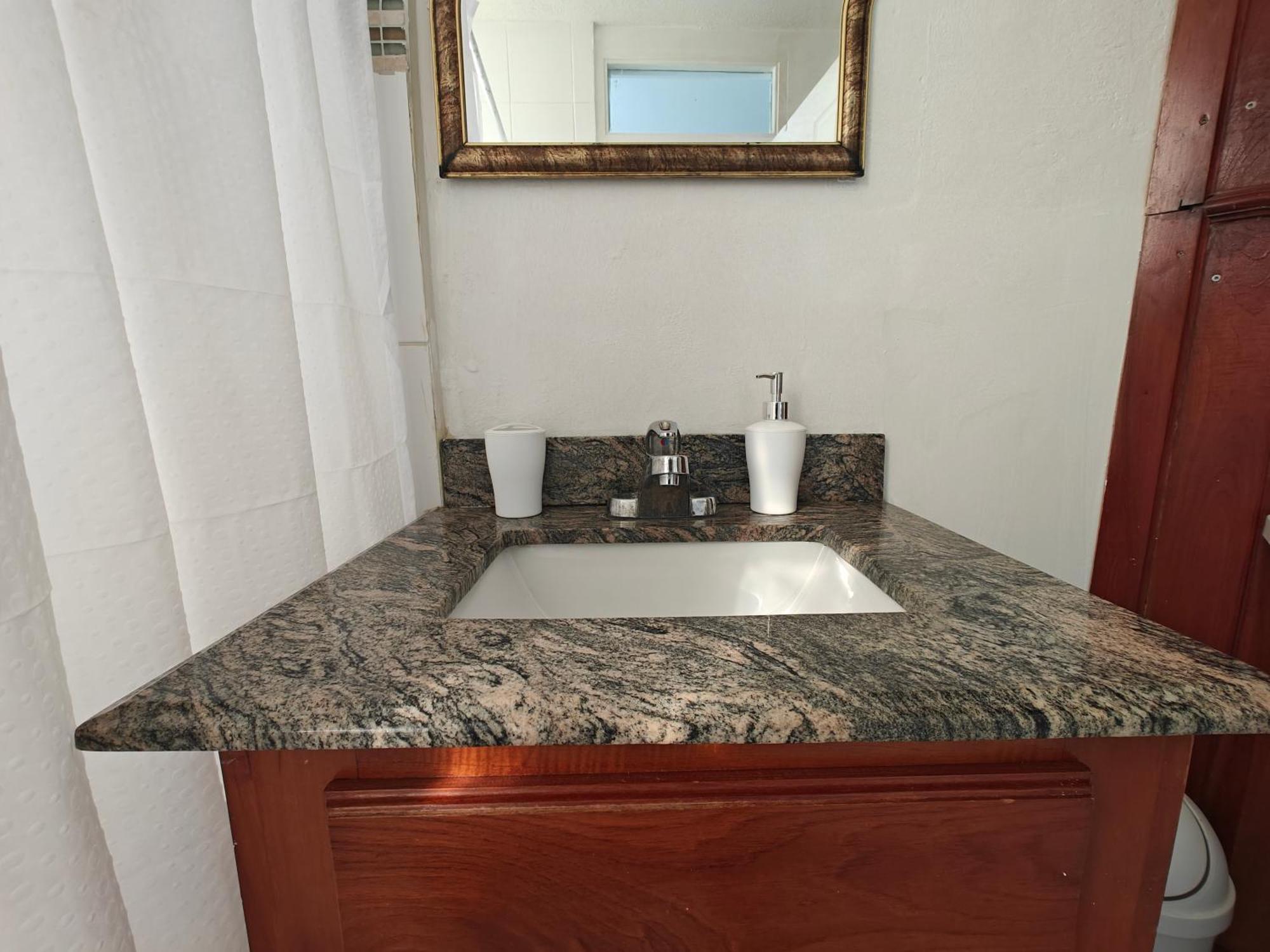 Cozy W/ocean View, Pool & Access Apartamento Montego Bay
