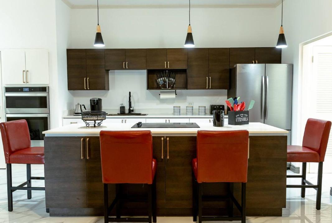 Chic And Cozy 2br With Pool -ironshore, Aparthotel
