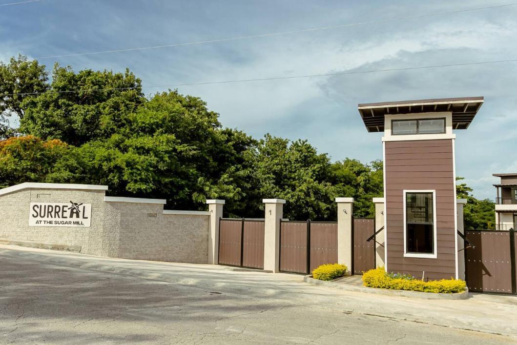 Chic And Cozy 2br With Pool -ironshore, Aparthotel *