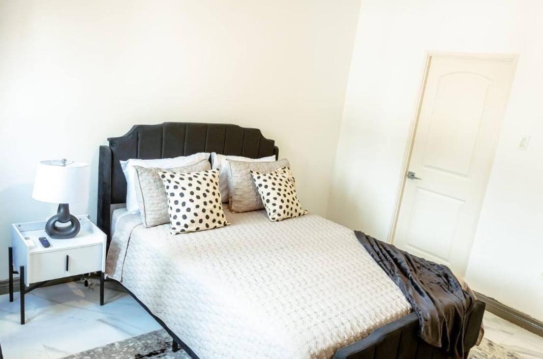 Chic And Cozy 2br With Pool -ironshore, *