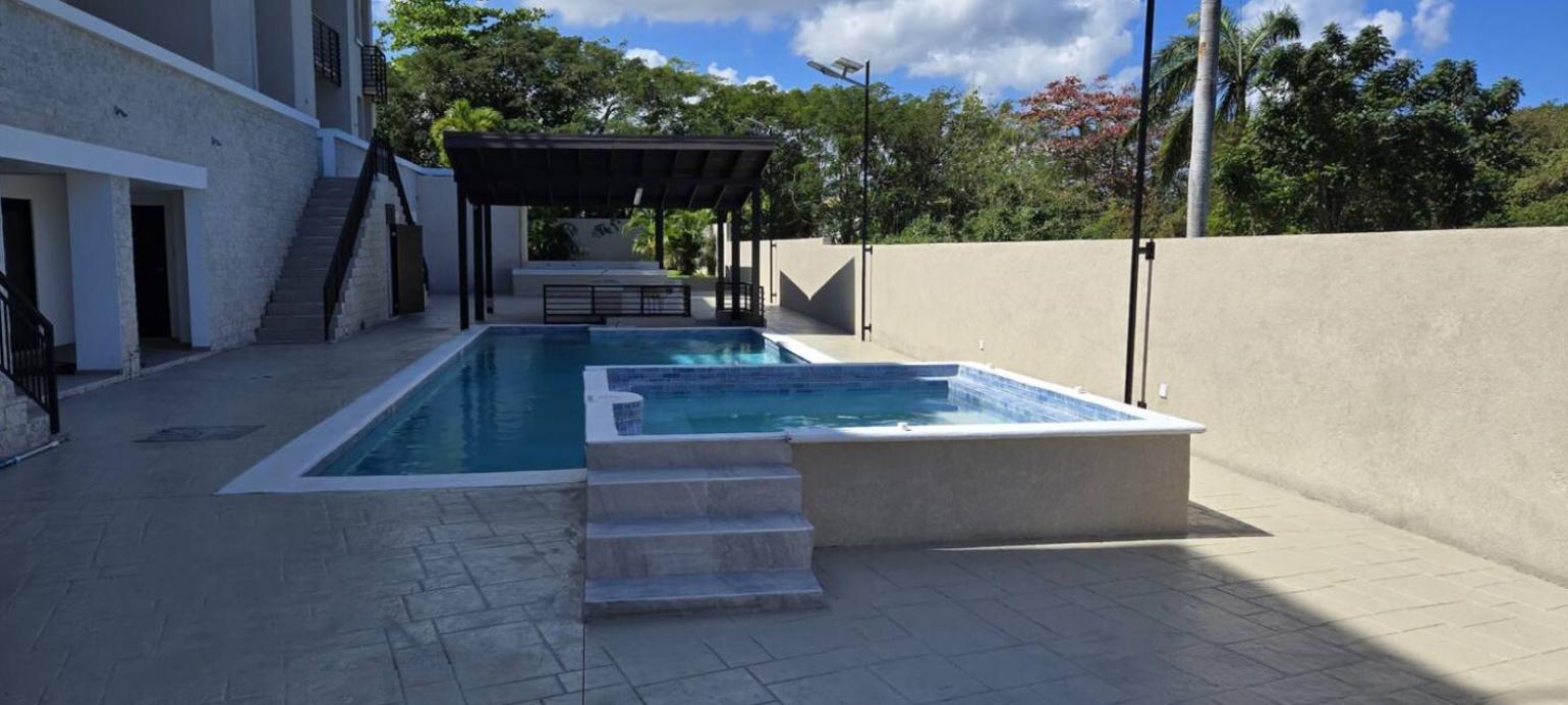 Chic And Cozy 2br With Pool -ironshore, Montego Bay