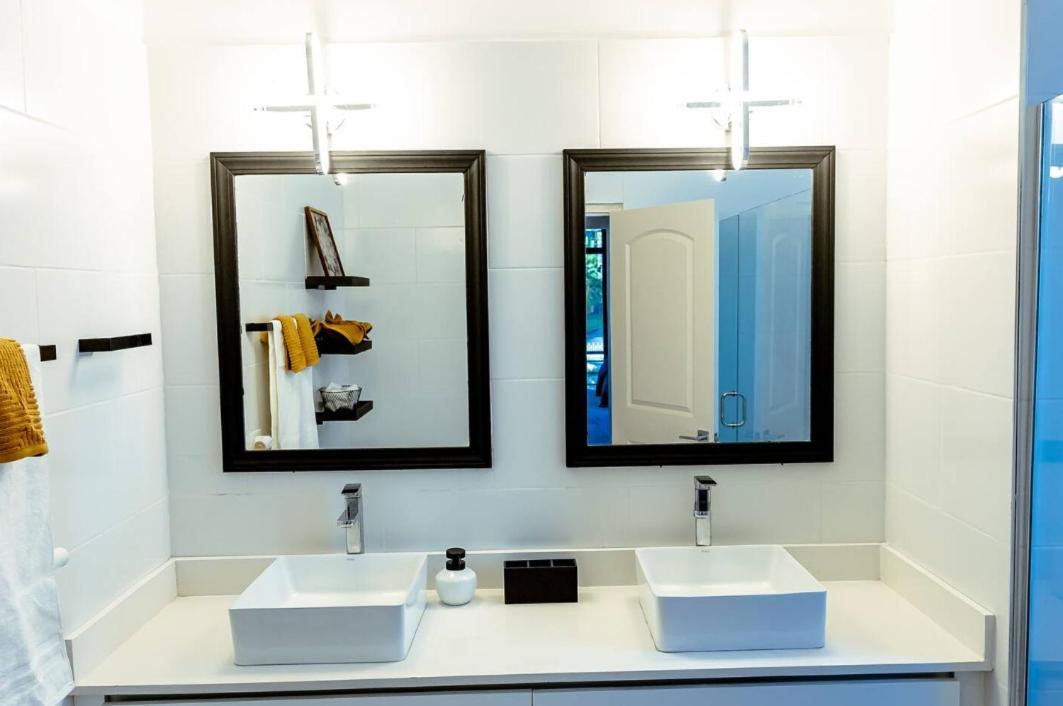 Chic And Cozy 2br With Pool -ironshore,