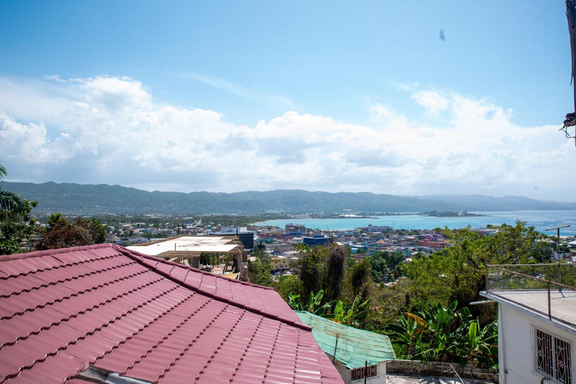 Bay - 5 Units * Montego Bay