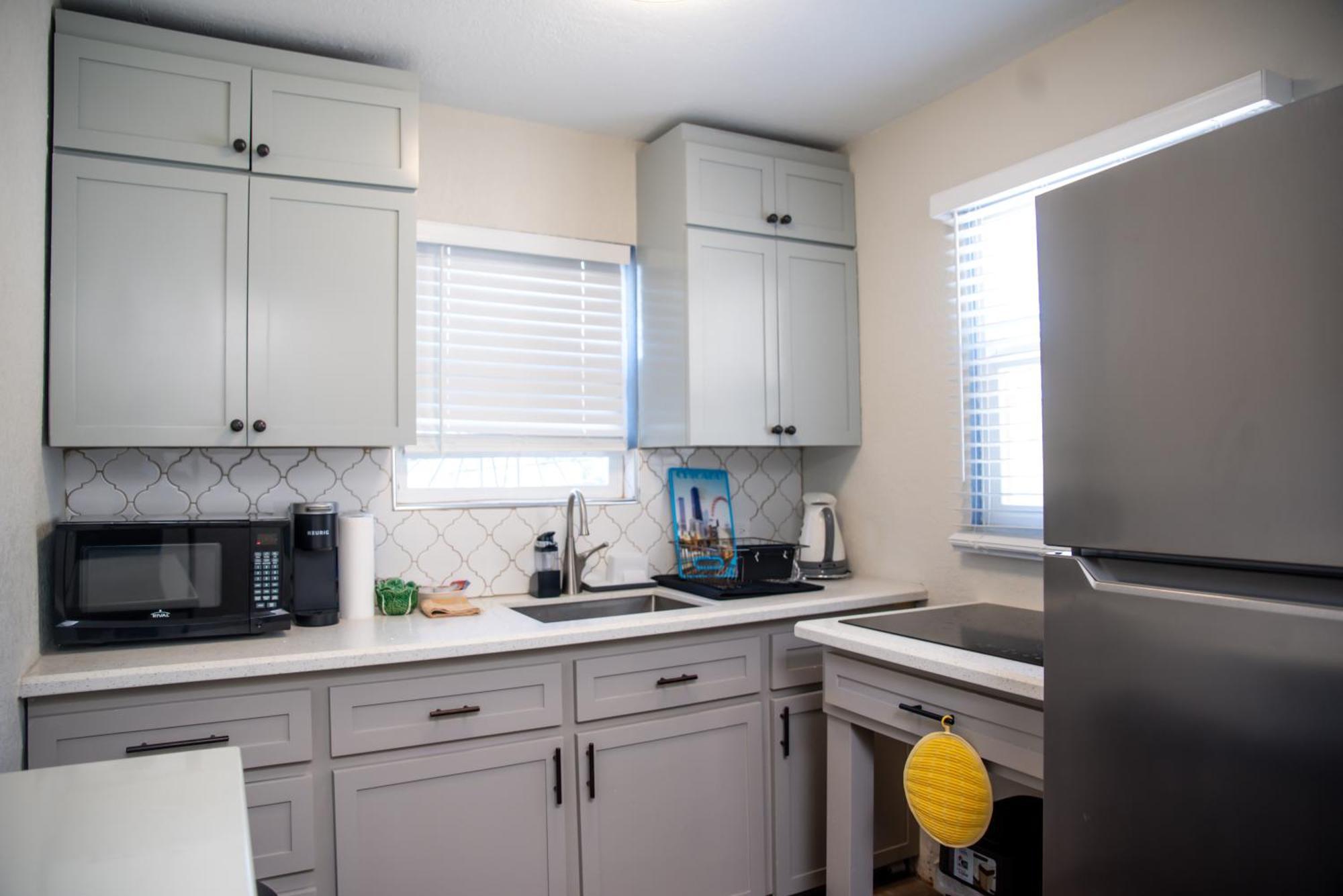 Bay - 5 Units Apartment *