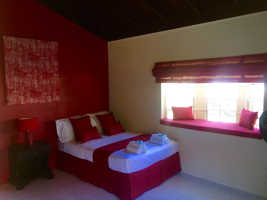 La Casa Feliz Montego Bay