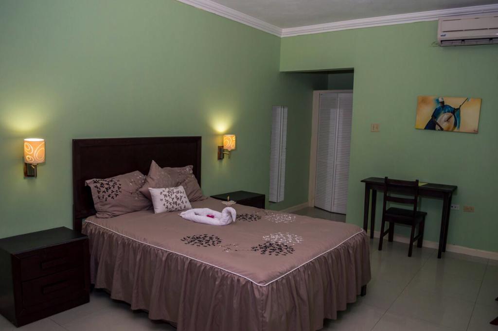 Donway, A Jamaican Style Village Hotel Montego Bay