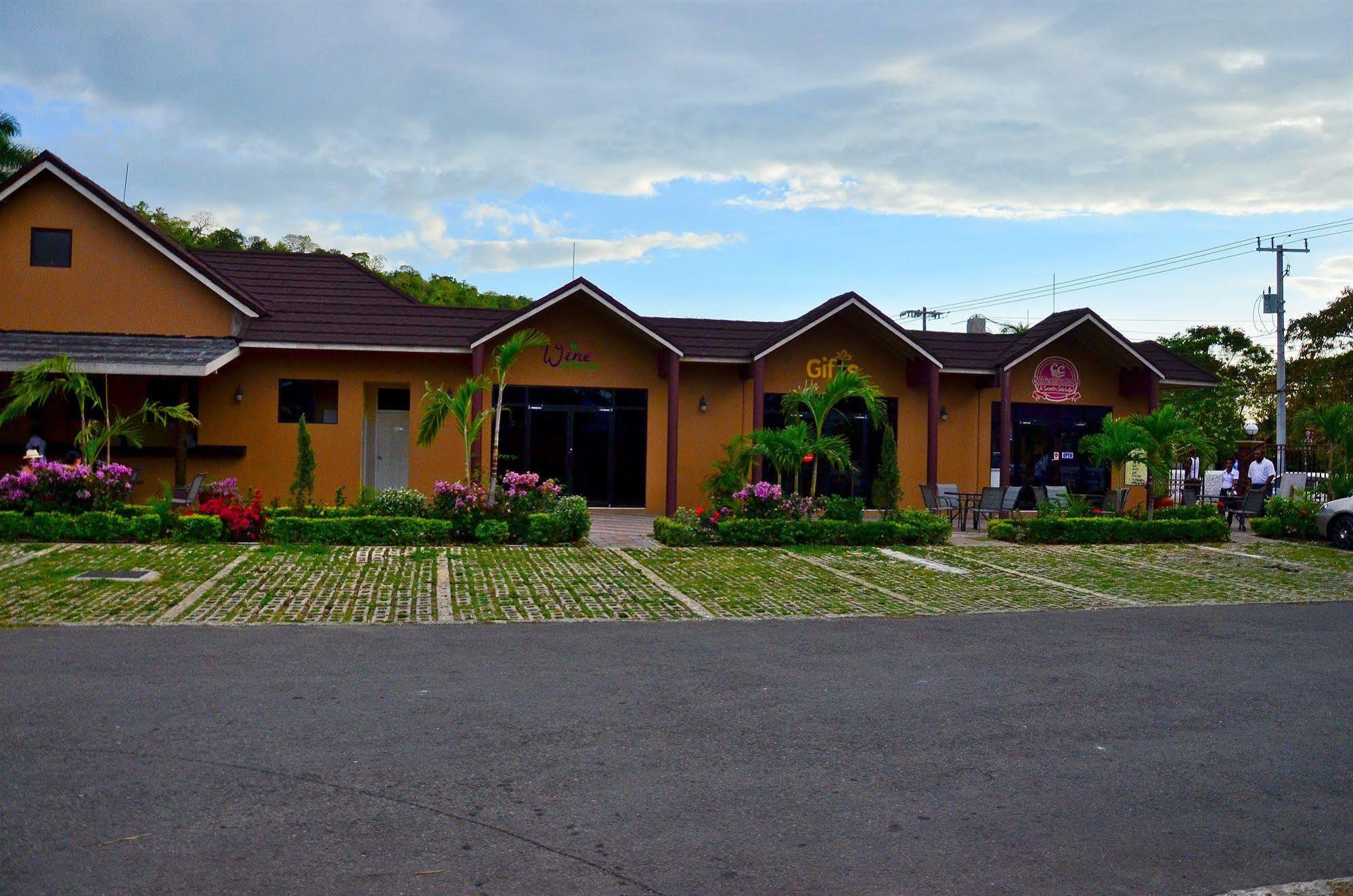 Hotel Donway, A Jamaican Style Village 3*